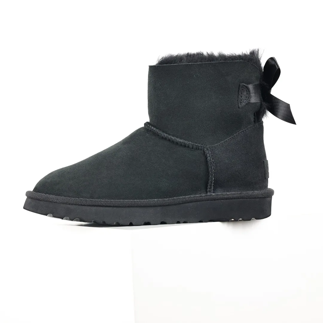 Pick up locally 💰600 Core recommended good price Independently developed original outsole and cashmere insole to keep you warm in winter and suitable for home use. In the new year, uug launched a style series, which is partially geared towards the preferences of young consumers and has also moved to the forefront of fashion trends. Shoe body material Water-repellent coated suede upper 17 mm UGGPURE™ implanted wool insole Lightweight non-slip comfortable rubber outsole With brand LOGO trademark Comes with a full set of packaging Size: 35 36 37 38 39 40
